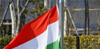 Winterolympiade: Die ungarische Flagge weht im Olympischen Dorf