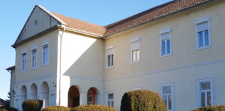 Schlosshotel Misefa mit Licht und Schatten