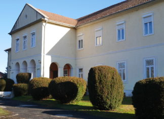 Schlosshotel Misefa mit Licht und Schatten