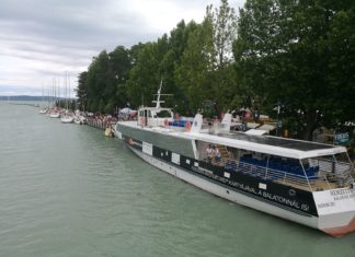 Siófok: Ostern an Bord eines Schiffes