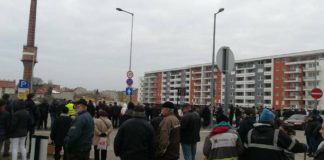 HIER wird der alte Ölturm in Györ gesprengt!