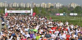 Wo sonst die Flugzeuge starten: Laufen auf dem Flughafen in Debrecen