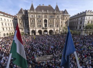 Zehntausende demonstrierten in Budapest