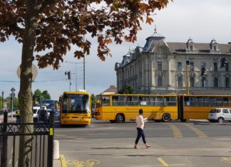 Zwei Busse in Györ kollidiert!