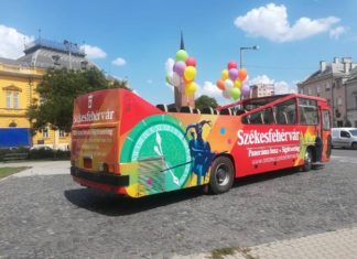 Neuer Panorama-Tourismus-Bus in Székesfehérvár