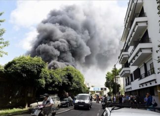 Enorme Rauchentwicklung – Lagerhalle in Budapest in Vollbrand!