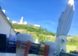 Apfelkuchen im Schatten von Pannonhalma