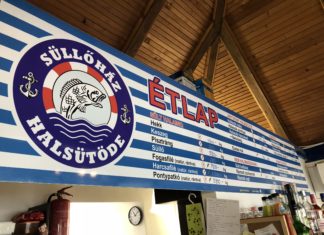 Frischer Fisch und Fischsuppe im Süllöház Halsütöde