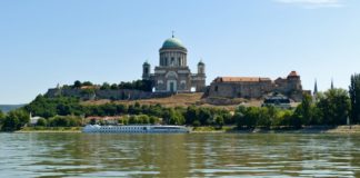 In Esztergom wird eine neue Schiffsstation gebaut