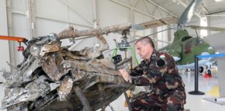 Flugzeugwrack aus dem Zweiten Weltkrieg aus der Donau gehoben