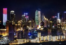 Die Farben der ungarischen Flagge leuchteten weltweit