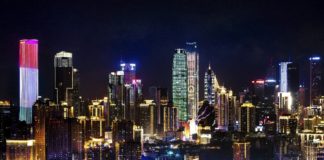 Die Farben der ungarischen Flagge leuchteten weltweit