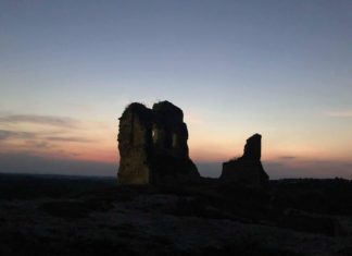 Sonnenuntergang bei Burg Döbröntei