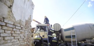 Ein Betonlaster krachte in Wohnhaus in Budafok!