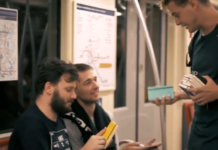 Taschenbücher wurden auf der Pest Metro verteilt