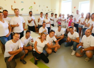 Freiwillige Audianer hinterlassen ihren Handabdruck bei 27 Institutionen in der Region