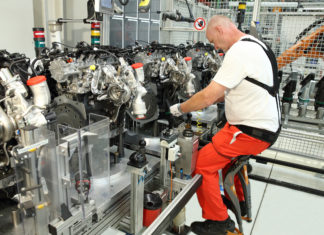 Ergonomische Geräte bei Audi Hungaria getestet