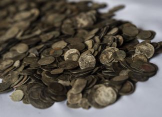 Historische Münzen in der Donau bei Érd gefunden