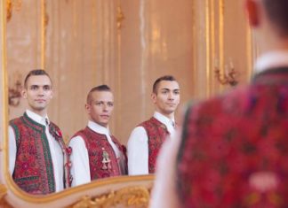 Ungarische Volkstänzer gaben eine Show für Prinz Charles