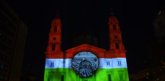 Kerzen und Lichtelemente an und in der St.-Stephans-Basilika