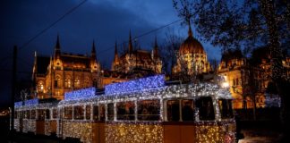 Die beleuchteten Advent Straßenbahnen in Budapest sind gestartet!