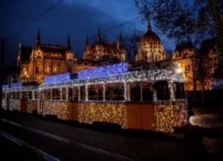 Die beleuchteten Advent Straßenbahnen in Budapest sind gestartet!