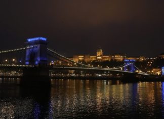 Budapest war UNICEF – blau!
