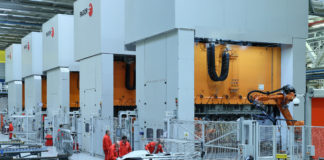 Mehr Exklusiv-Karosserieteile aus dem Werkzeugbau der Audi Hungaria