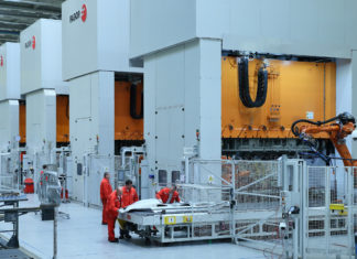 Mehr Exklusiv-Karosserieteile aus dem Werkzeugbau der Audi Hungaria