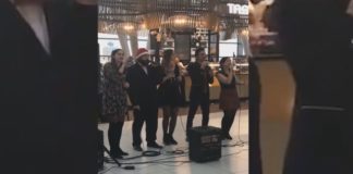 A-Capella ertönten heute Weihnachtslieder im Budapester Flughafen