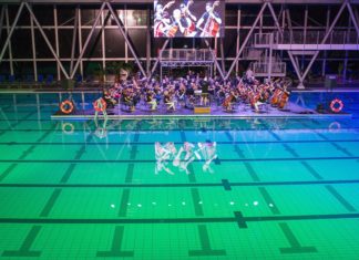 Das Győr Philharmonic Orchestra mit Konzert auf Wasser