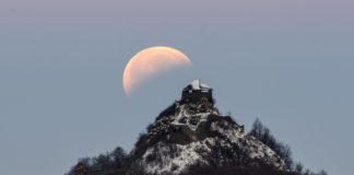 Der Blutmond auch in Ungarn gut zu sehen