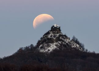 Der Blutmond auch in Ungarn gut zu sehen