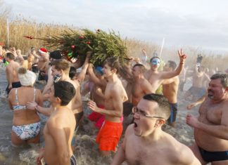Neujahrsschwimmen: Eisiger Neujahrsgruß in Szigliget