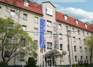 Studieren in Ungarn: Kodolányi János Universität