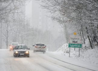 Schneefall in Ungarn: Strassenglätte und viele Unfälle