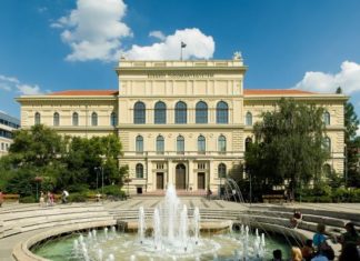 Flashmob zeigt die Universität Szeged