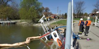 Autofähre in Százhalombatta gesunken