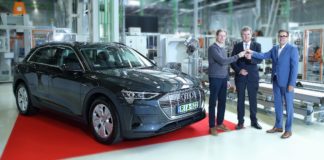 Der erste ungarische Audi e-tron wurde bei Audi Hungaria übergeben