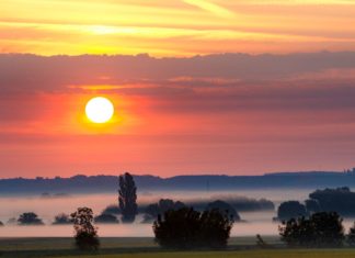 Wunderschöner Sonnenaufgang in der Region Zala