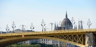 Schwarze Beflaggung: Budapest trauert