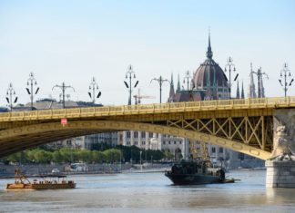 Schwarze Beflaggung: Budapest trauert