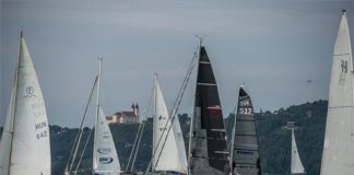 Racing Django belegte den ersten Platz beim 51. Blaues Band Segelwettbewerb am Balaton