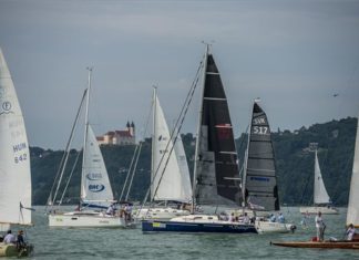 Racing Django belegte den ersten Platz beim 51. Blaues Band Segelwettbewerb am Balaton