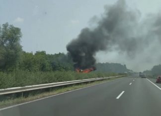 Transporter in Vollbrand auf der M1!