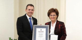 Ehrenbürgertitel für Dr. Elisabeth Knab, Personalvorstand von Audi Hungaria