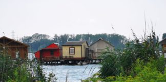 Ausflug zum schwimmenden Dorf nach Bokod