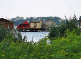 Ausflug zum schwimmenden Dorf nach Bokod