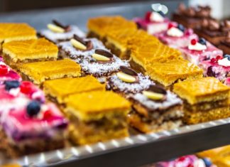 Süßes und Hausmannskost in familiärer Atmosphäre – Kemenes Konditorei und Bistro am Vámház Boulevard eröffnet