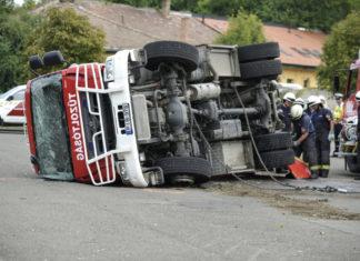 In Vác wurden bei einer Vorführung mehrere Feuerwehrleute verletzt